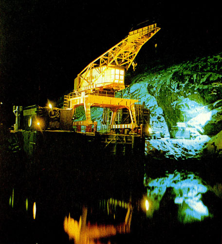 В Баренцевом море, в районе губы Кислой, в долгую полярную ночь можно видеть яркую звездочку, которой светиться портальной кран приливной электростанции